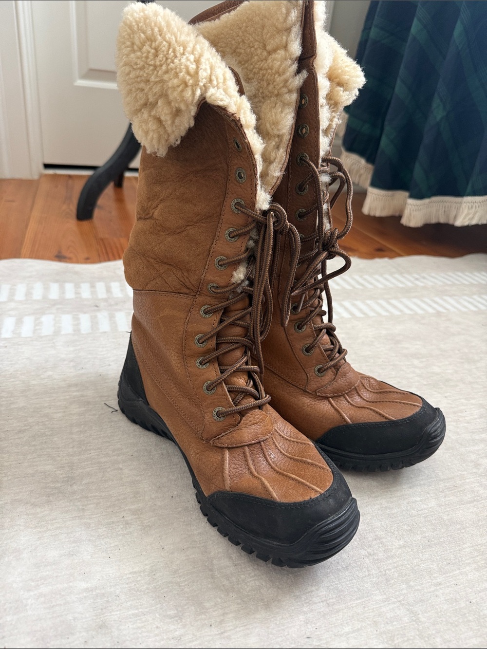 UGG Chestnut Brown Leather Shearling-Lined Lace-Up Winter Boots